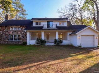 9661 Cooley Lake Rd, Commerce Township, MI 48382