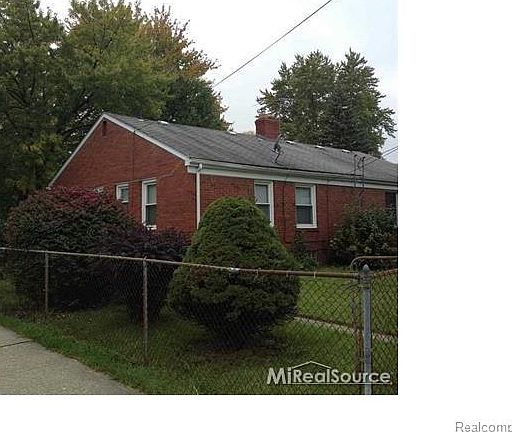 2nd image of 19015 Roscommon St