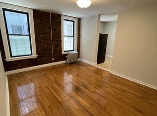 292 Maple St #2A, Brooklyn, NY 11225