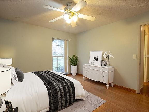 5th image of 28909 Walker Dr