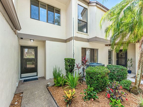3rd image of 225 Country Club Dr
