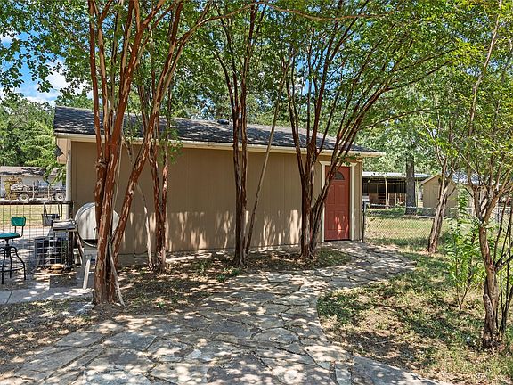 4th image of 1047 Fort Hill Rd
