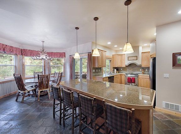 3rd image of 1140 Majestic View Dr