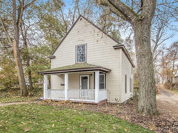 3rd image of 218 Graceland St NE