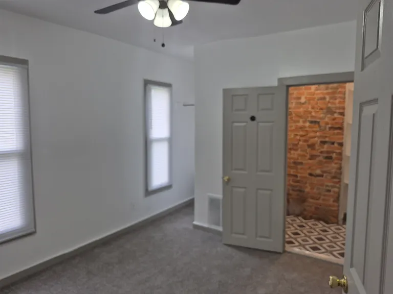 569 E Whittier St — Photo 12