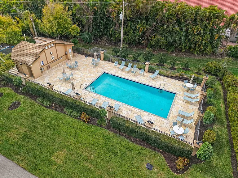 14589 Laguna Dr — Photo 34