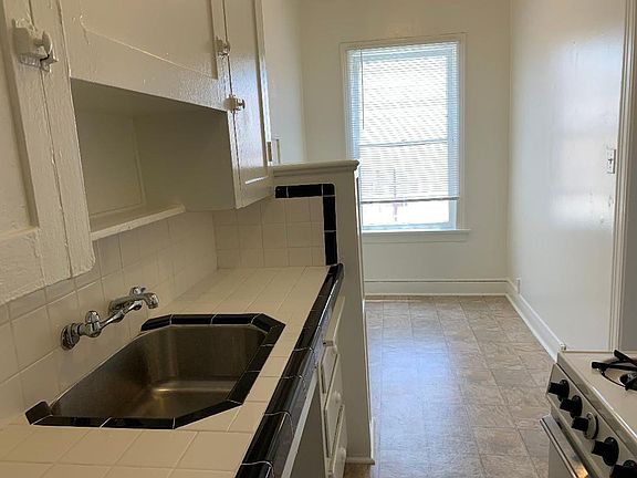 4th image of 1819 N Kingsley Dr #103