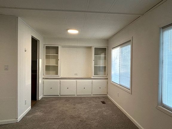 4th image of 452 Silver Leaf Dr
