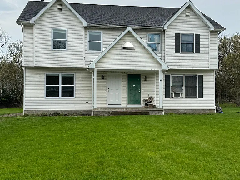 12 Burke Dr #B — Photo 1