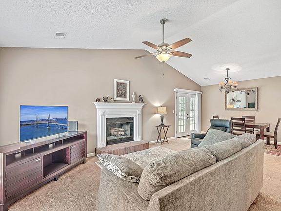 2nd image of 346 Camelot Dr