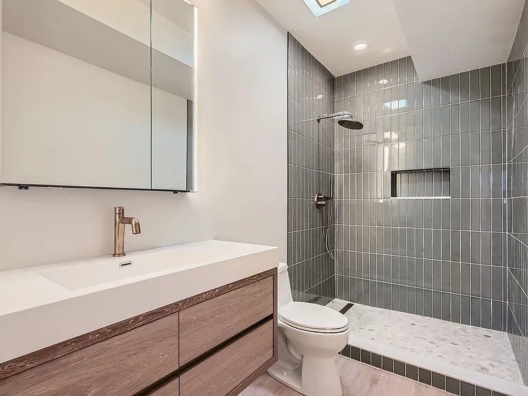 2704 W Argyle St #G — Photo 13
