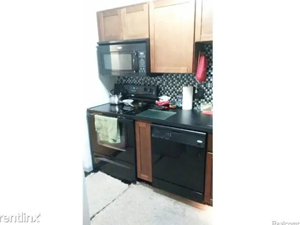 26687 W Carnegie Park Dr #1, Southfield, MI 48034