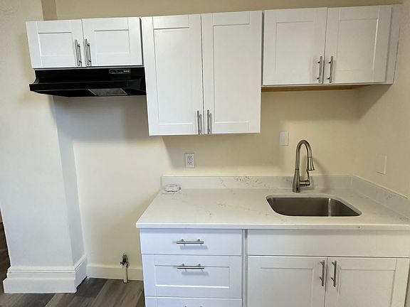 2nd image of 166 Palisade Ave APT 4