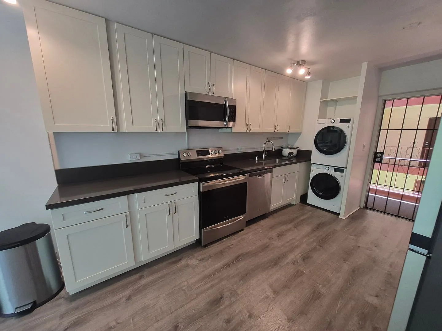 Newly Renovated in the heart of Waikiki 2bd, 1ba, 577sqft. w/Lanai for $2500 — Photo 2