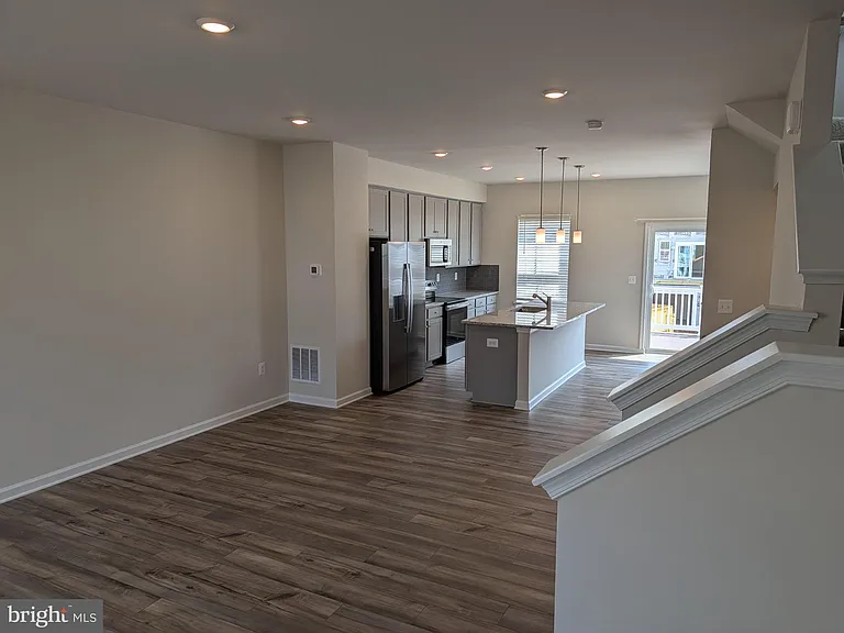 266 Swan Ave — Photo 13