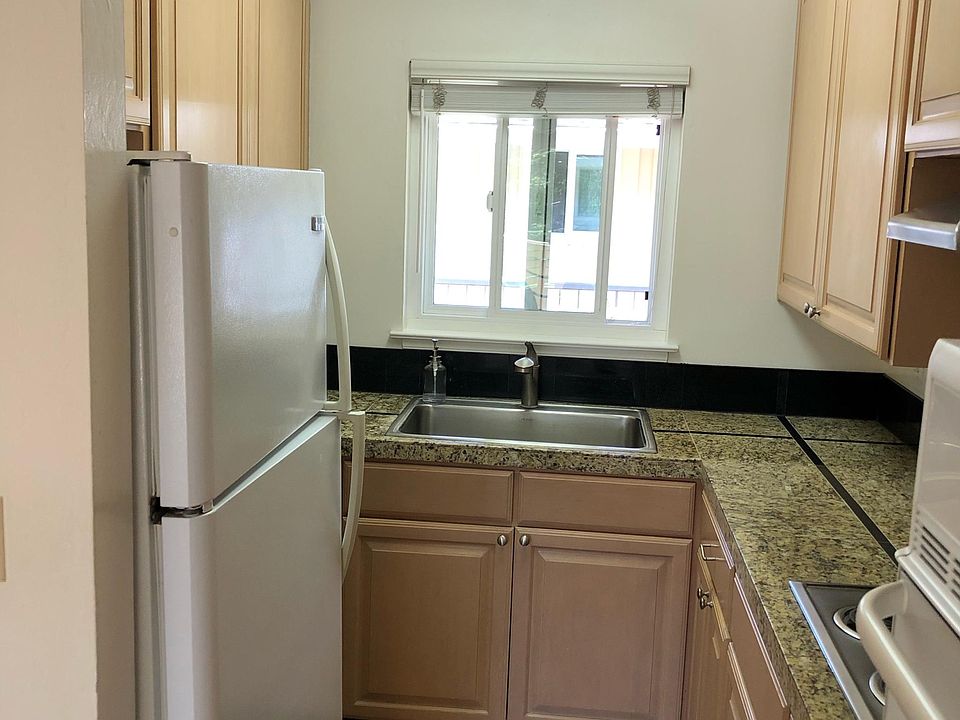 1st image of 1699 Ontario Dr #6