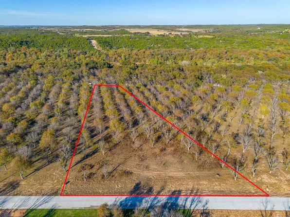 3030 E Landings Rd N, Granbury, TX 76049