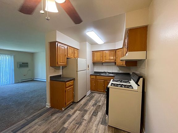4th image of 875 Westmoreland Dr APT 6