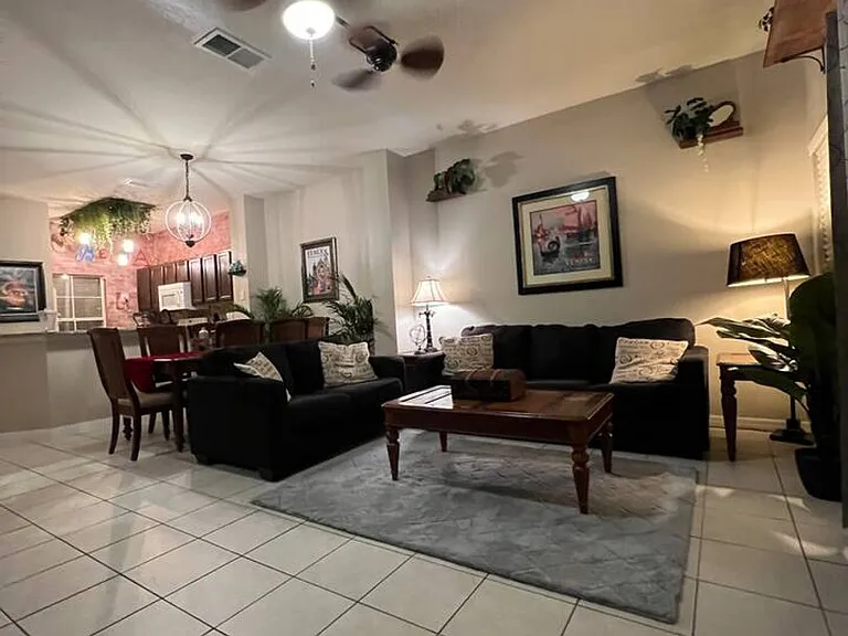 Yellow Lantana Ln — Photo 4