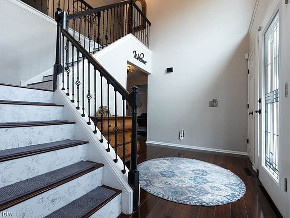 3rd image of 8409 Forest View Dr
