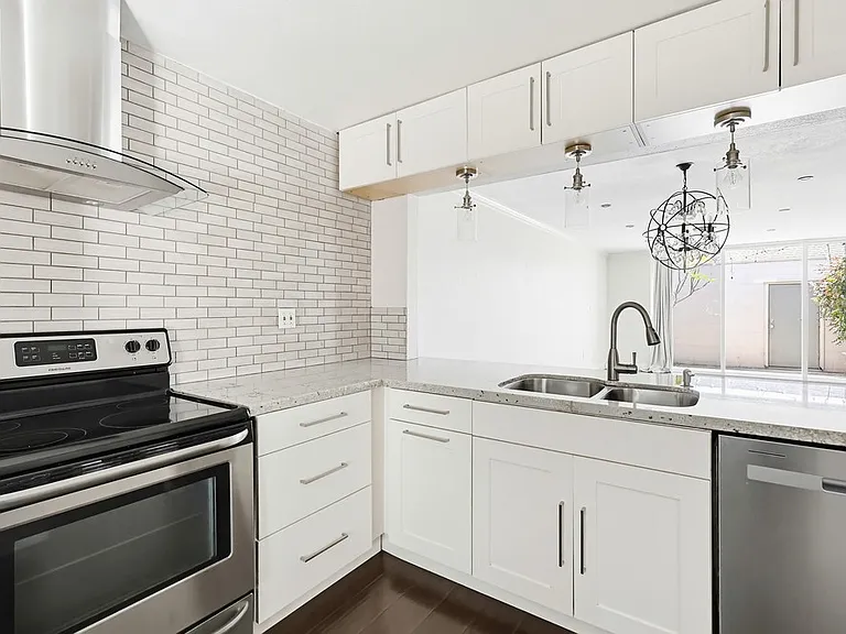 411 C Ave — Photo 16