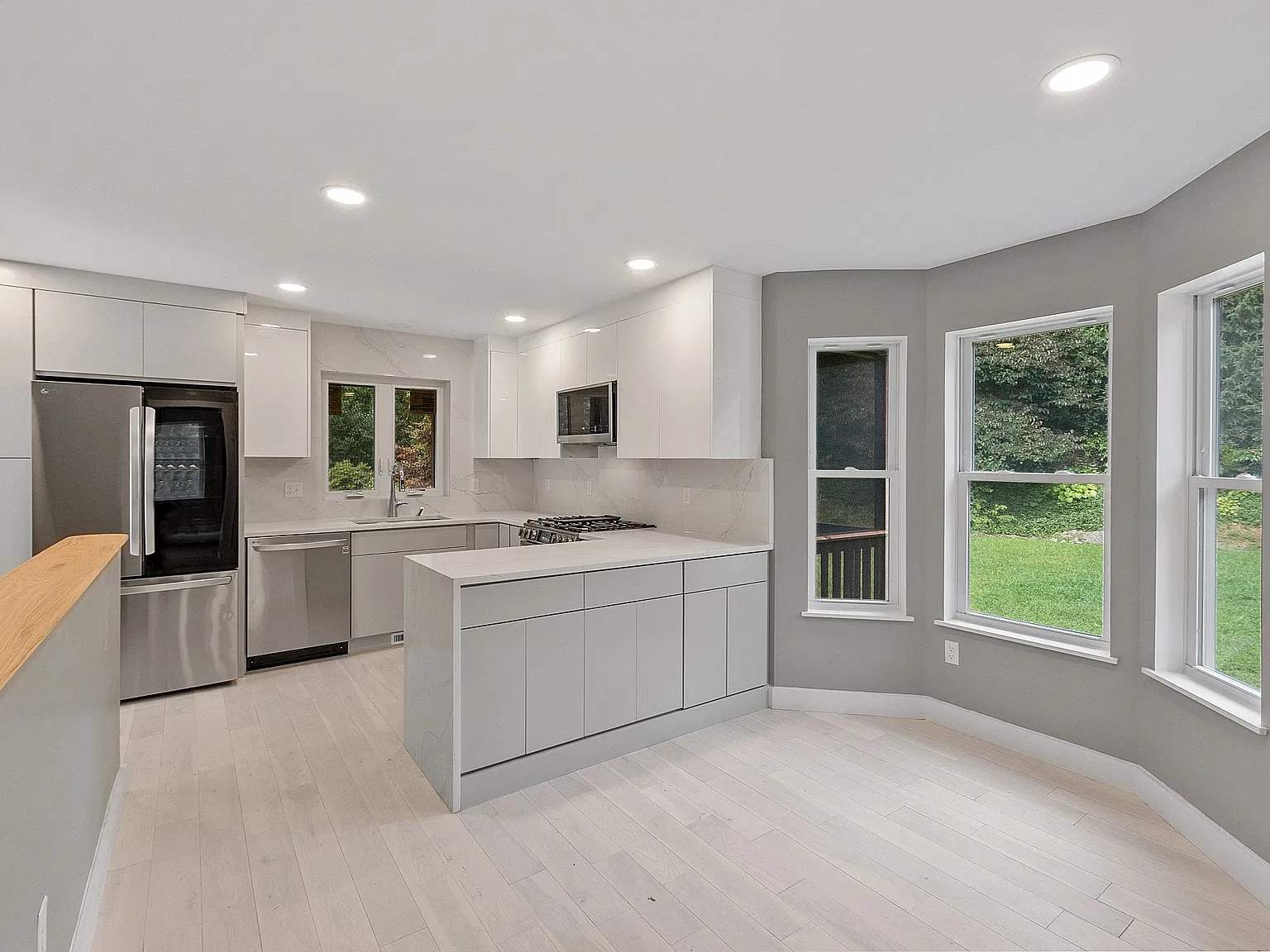 2 bed, 1129 sqft, $3,600 — Photo 4
