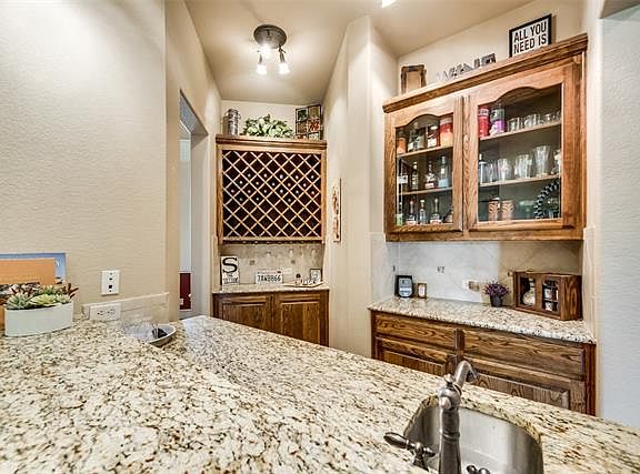 5th image of 1815 Marchmont Dr