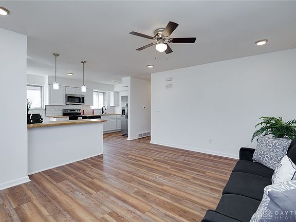 2nd image of 921 Bishop Ave