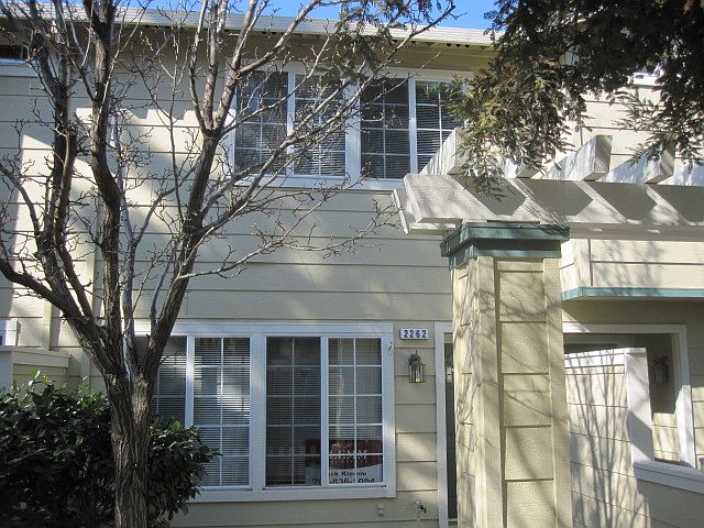 1st image of 2262 Holtspur Ct