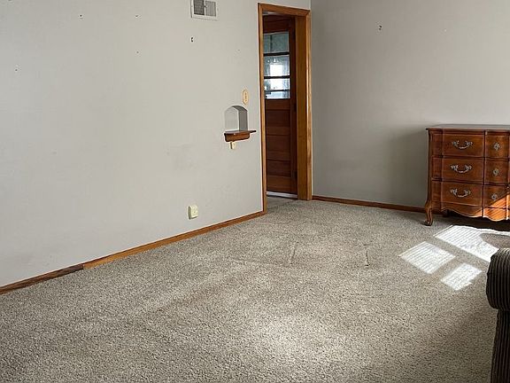 5th image of 903 Illinois Ave