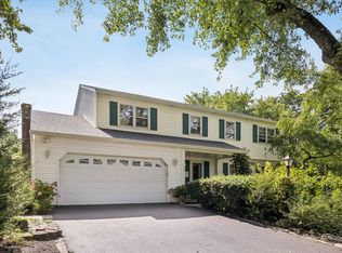 27W215 Oakwood St, Winfield, IL 60190