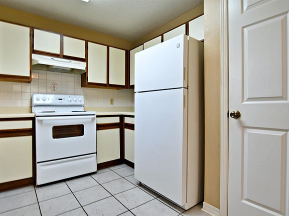 4th image of 5512 Shadow Grove Blvd