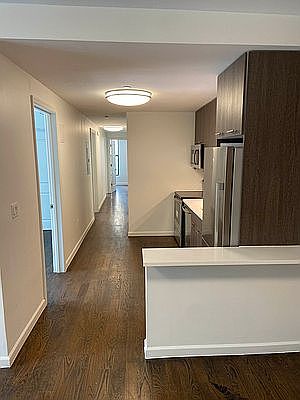 4th image of 402 W 40th St #4