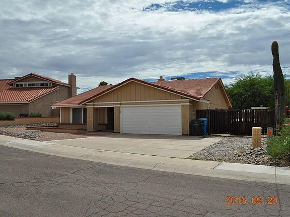 3rd image of 2109 E Ludlow Dr