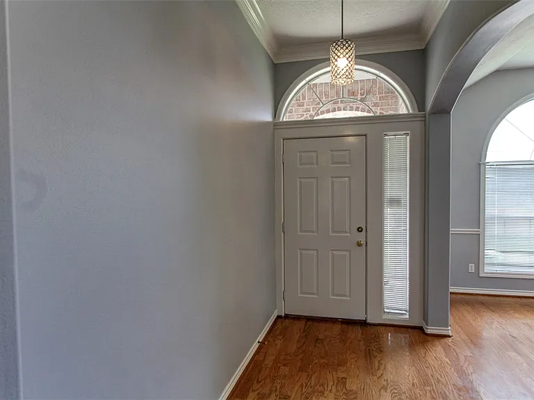 305 Landsburg Ln — Photo 2