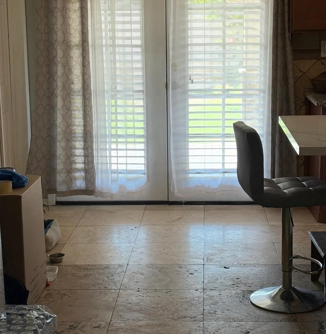 3 bed, 1150 sqft, $2,500 — Photo 3