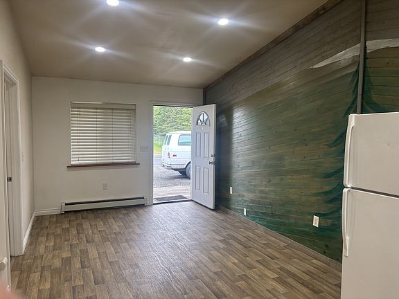 3rd image of 1211 Lilac Ln #B