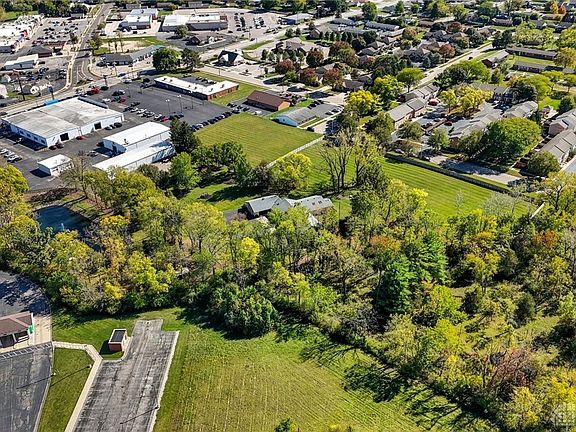 3rd image of 573 Arlington Rd