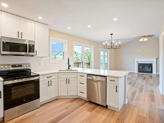 5th image of 836 Aster Ct