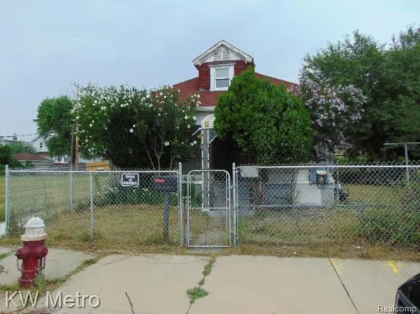12938 Mitchell St, Hamtramck, MI 48212