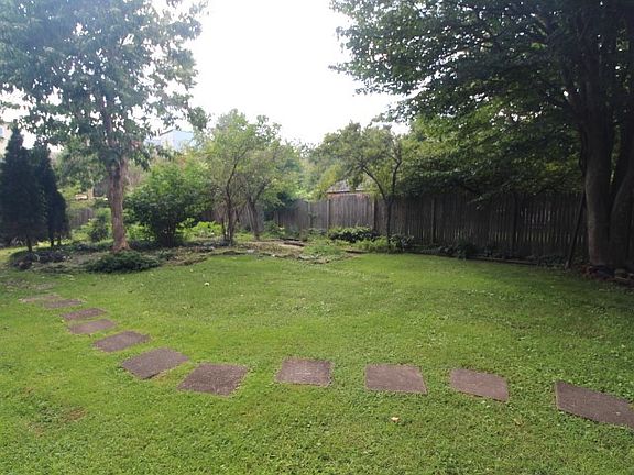 5th image of 5546 Hays St