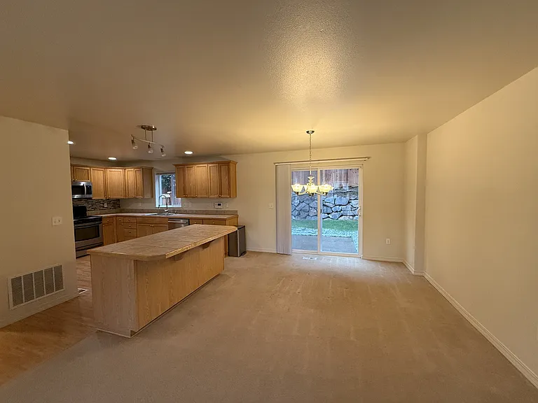 3382 S 283rd Ln — Photo 8