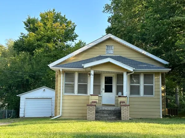 513 W Clay St, Clinton, IL 61727