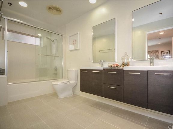 5th image of 5016 Bakman Ave Unit 402