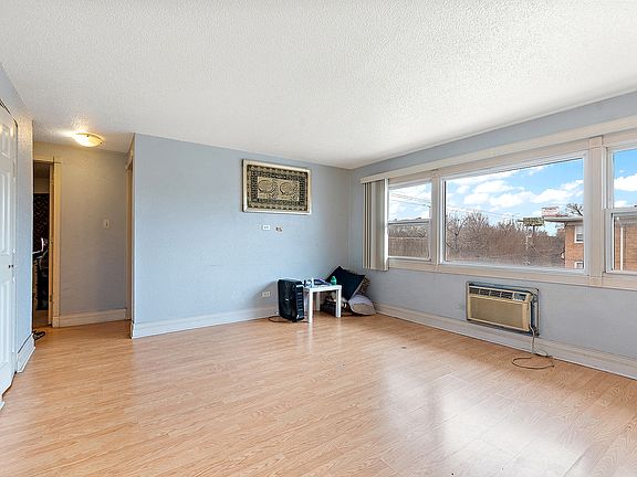 4th image of 10811 S Lloyd Dr APT 10
