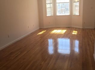 6663 Hull Ave, Maspeth, NY 11378