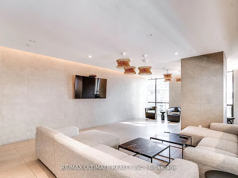 1 Yorkville Ave #1907 — Photo 15