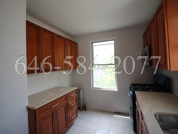 4th image of 3049 Barker Ave
