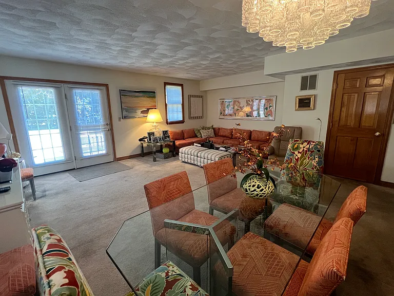 1050 Chestnut St #1 — Photo 3