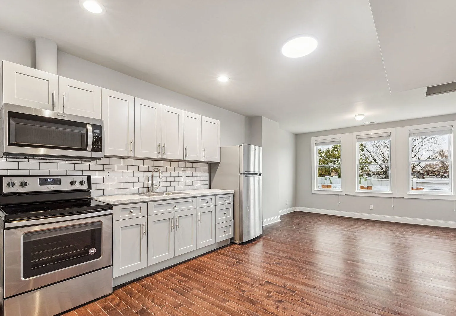 2 bed, 1.0 bath, 900 sqft, $1,250 — Photo 3